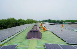 solar panels are being installed on a large establishment 